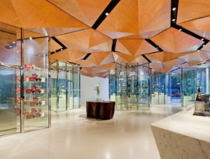 美國展臺(tái)設(shè)計(jì)公司如何在展臺(tái)搭建中合理利用玻璃材料的？